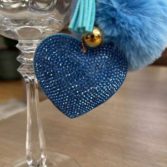 Blue bag charm/key chain w/bling heart, puff, tassel & gold tone hardware NWOT - Picture 2 of 3
